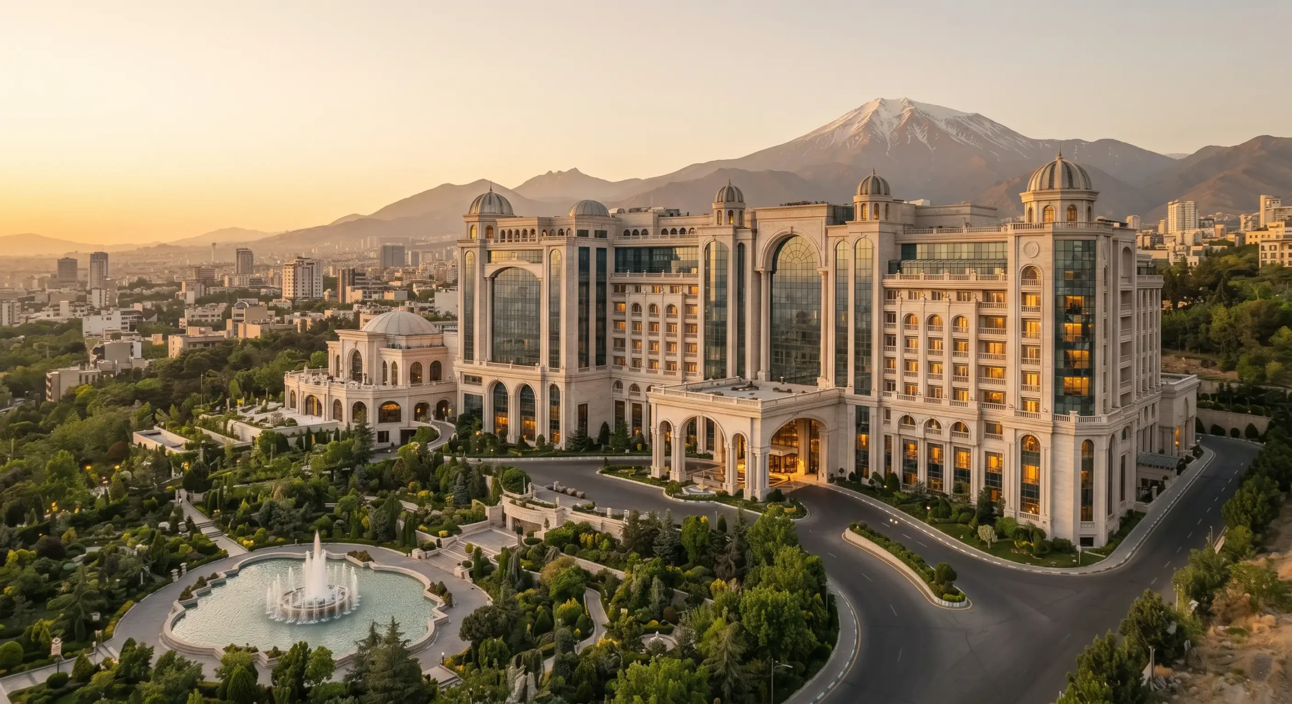 ### هتل استقلال تهران؛ هتلی باسابقه در شمال شهر هتل استقلال تهران یکی از هتل‌های باسابقه و شناخته‌شده پایتخت است که در شمال تهران و در محدوده خیابان ولیعصر قرار دارد. این هتل با موقعیت مناسب، امکانات متنوع و دسترسی خوب به بخش‌های مختلف شهر، یکی از گزینه‌های قابل توجه در میان **بهترین هتل‌های تهران** برای سفرهای کاری و خانوادگی محسوب می‌شود. هتل استقلال تهران در شبکه **[هتل‌های متصل به ادوتل](https://adotel.net/%D9%87%D8%AA%D9%84-%D9%87%D8%A7%DB%8C-%D9%85%D8%AA%D8%B5%D9%84-%D8%A8%D9%87-%D8%A7%D8%AF%D9%88%D8%AA%D9%84/)** نیز قرار دارد. این شبکه شامل هتل‌ها و گروه‌های هتلی همکار ادوتل است و فهرست آن به‌صورت مستمر به‌روزرسانی می‌شود. ### هتل پارسیان آزادی؛ اقامت در شمال تهران هتل پارسیان آزادی یکی دیگر از گزینه‌های مطرح در میان **بهترین هتل‌های تهران** است که در محدوده شمال غربی پایتخت قرار دارد. موقعیت مکانی مناسب، امکانات اقامتی متنوع و دسترسی به مسیرهای اصلی شهر باعث شده این هتل برای مسافران کاری و گردشگران انتخاب مناسبی باشد. هتل پارسیان آزادی متعلق به گروه هتل‌های پارسیان است؛ گروهی که در فهرست **[هتل‌های متصل به ادوتل](https://adotel.net/%D9%87%D8%AA%D9%84-%D9%87%D8%A7%DB%8C-%D9%85%D8%AA%D8%B5%D9%84-%D8%A8%D9%87-%D8%A7%D8%AF%D9%88%D8%AA%D9%84/)** نیز معرفی شده است.